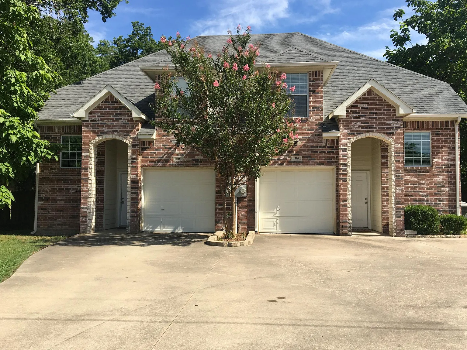 4 bed, 4.5 bath, 1600 sqft, $1,799 — Photo 1