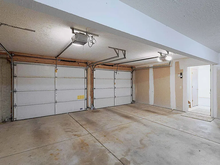 5400 S 32nd St — Photo 30
