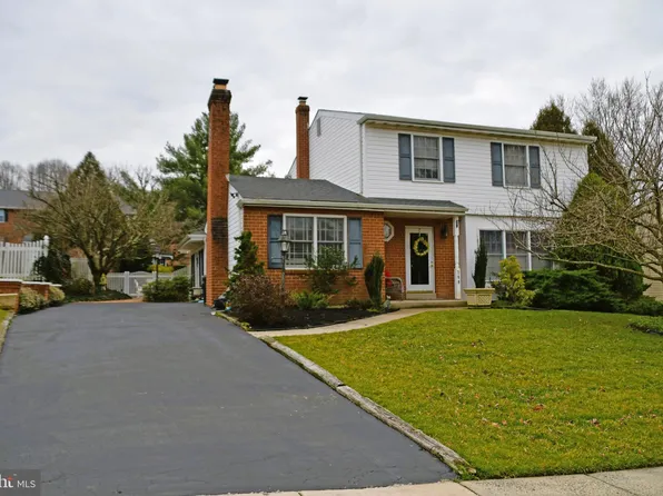 208 Jacqueline Dr, Upper Chichester, PA 19061
