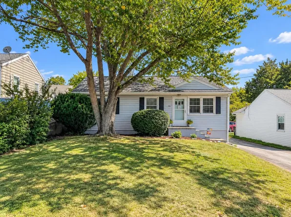 121 Fraser Ln, Staunton, VA 24401