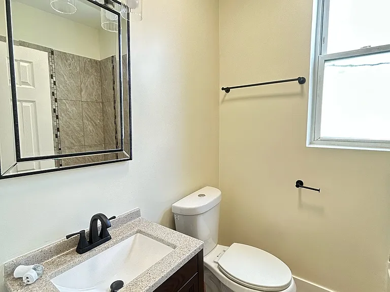 1006 W 77th St #2 — Photo 10