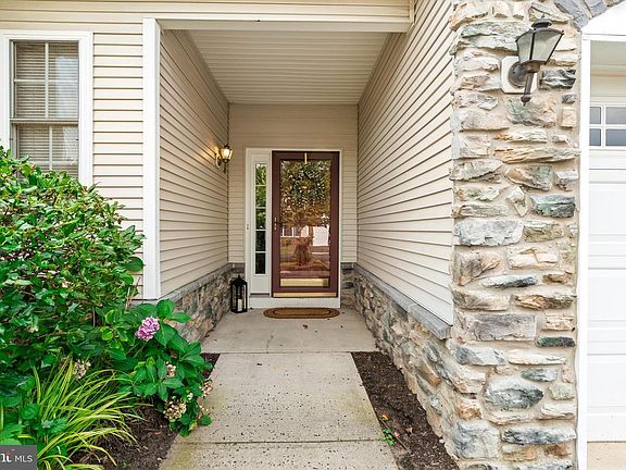 3rd image of 1 Goldfinch Dr