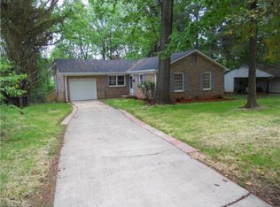 316 Foxcroft Dr, Winston Salem, NC 27103