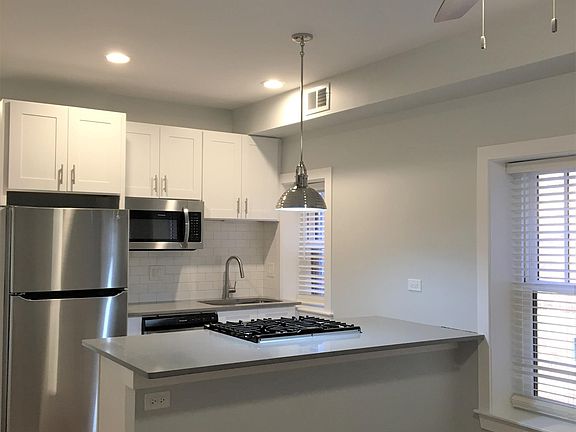 4th image of 3554 W Dickens Ave #2
