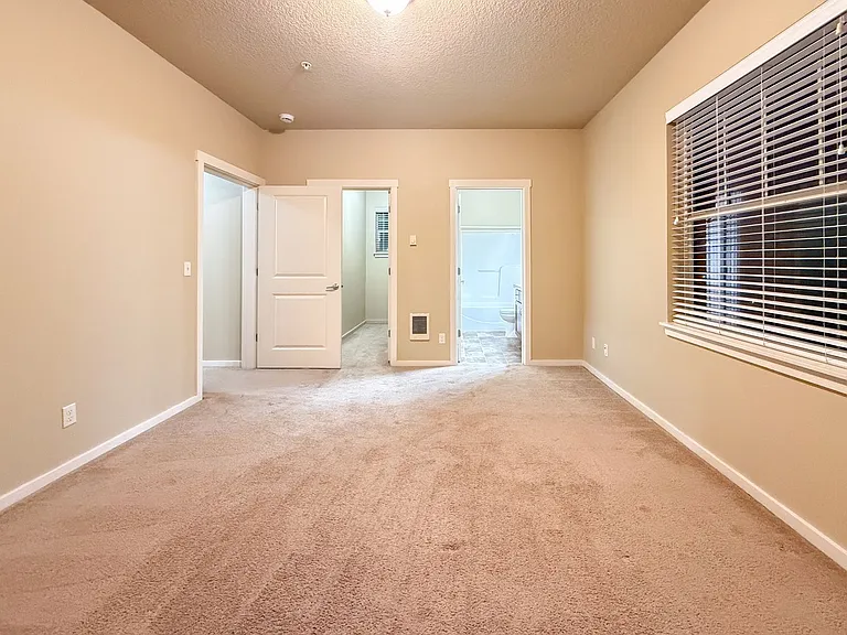 Catron Apartments - 1-3 Bedrooms 2 Bathrooms with In Unit Washer/Dryer and Internet — Photo 52