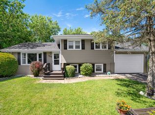 806 Jessie Rd, Lake In The Hills, IL 60156