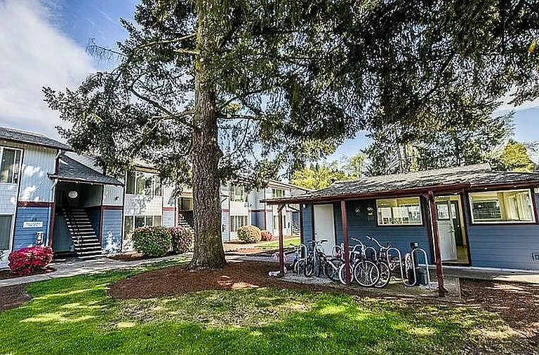 Silver Lea Apartments - Eugene Oregon