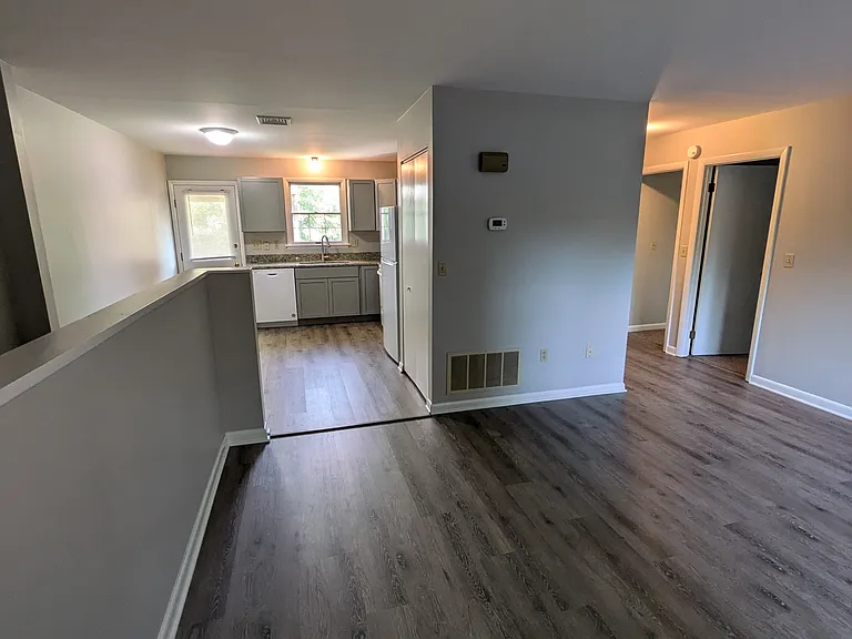 1360 Columbia Dr — Photo 3
