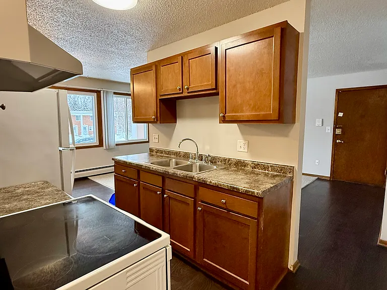 Edgerton Highlands Apartments — Photo 44