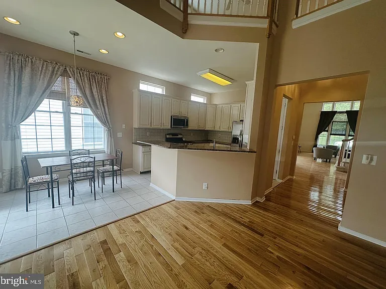 121 Einstein Way — Photo 8
