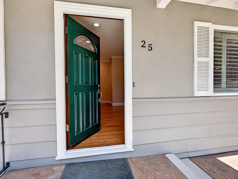 25 Bates Blvd — Photo 3