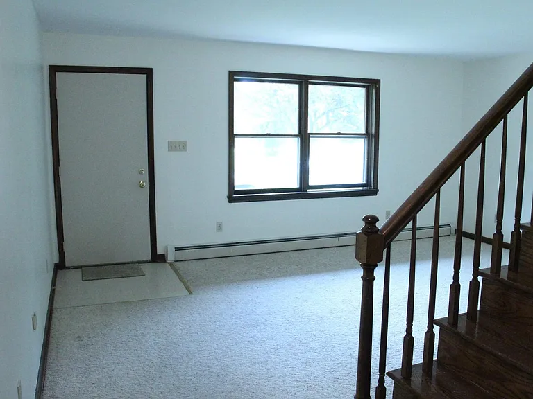 9 Marian Ct — Photo 4