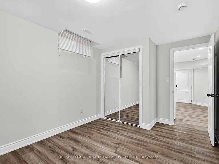 48 Eringate Ct #LOWER — Photo 10