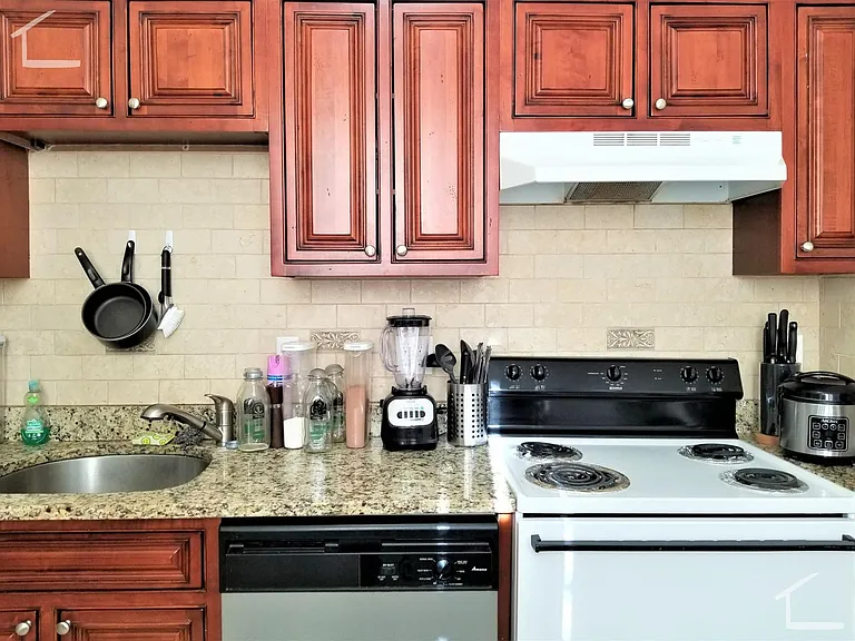26 Euston St #2 — Photo 5