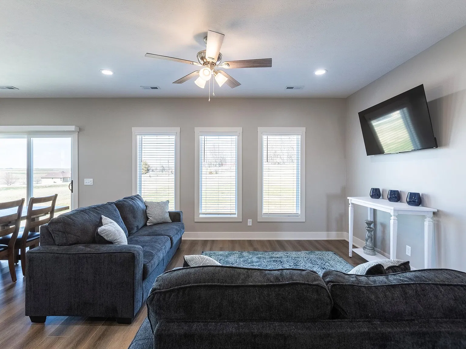 2 bed, 1497 sqft, $2,900 — Photo 3