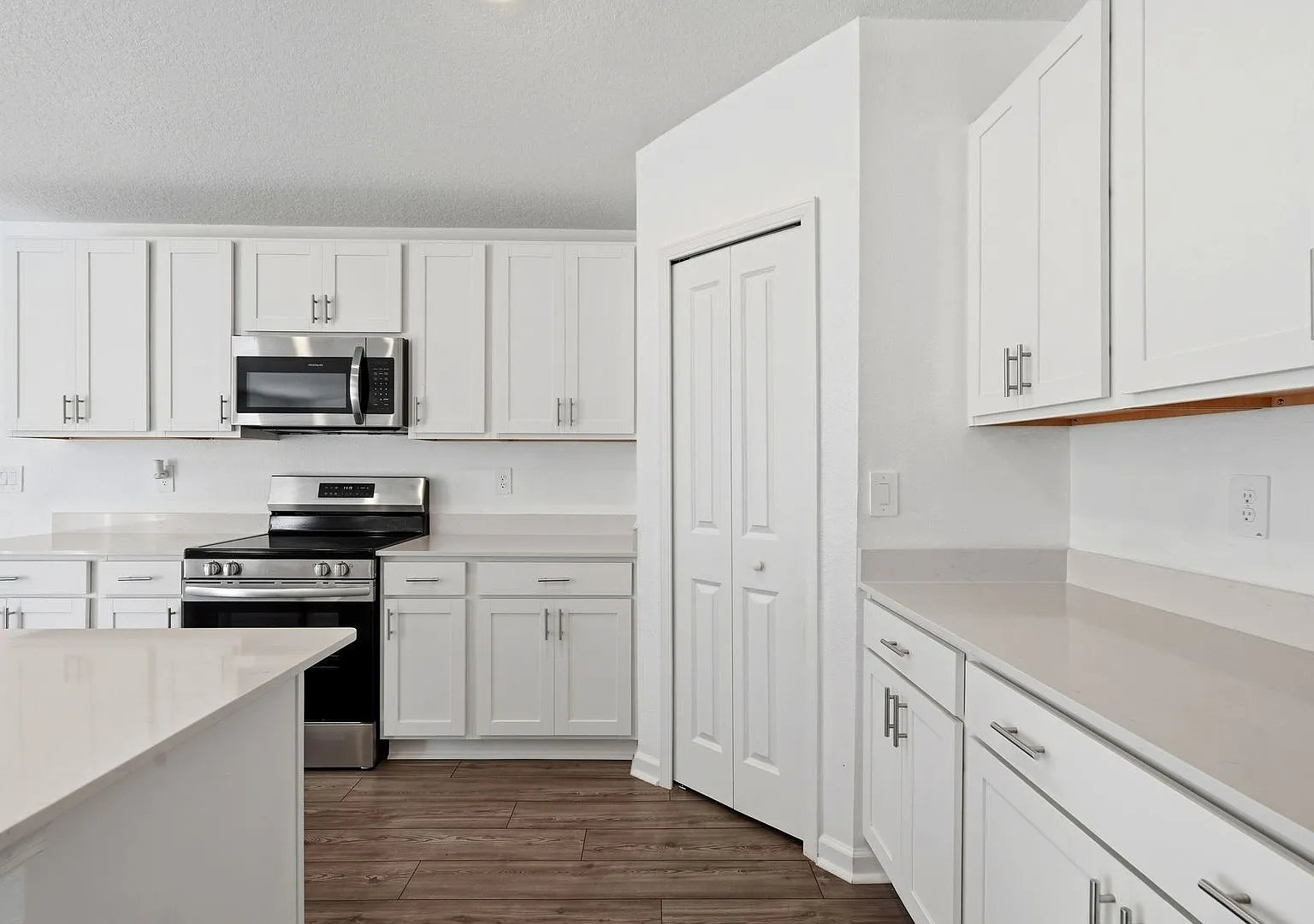 Spacious Newer Construction Home with 3-Car Garage in Alachua — Photo 4