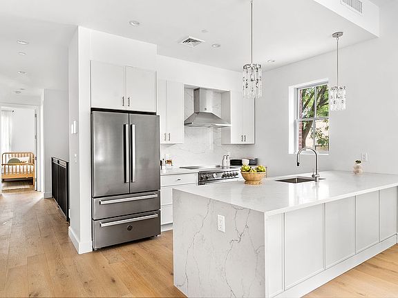 4th image of 688 6th Ave Suite 1