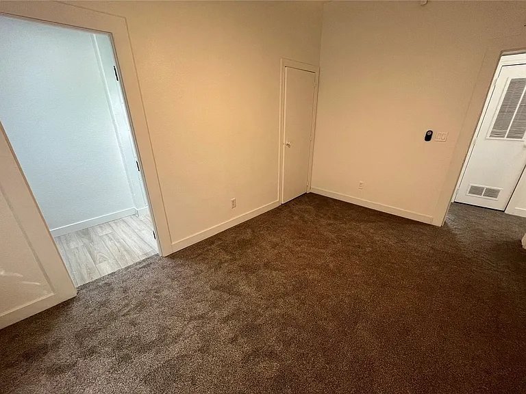 242 N Hooker St — Photo 13