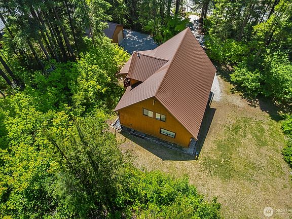 5th image of 2454 Salal Drive
