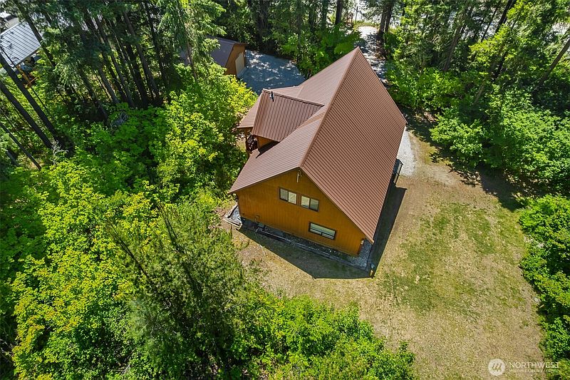 5th image of 2454 Salal Drive