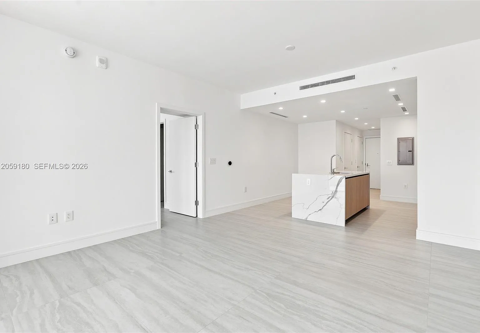 1 bed, 1.0 bath, $5,900 — Photo 4