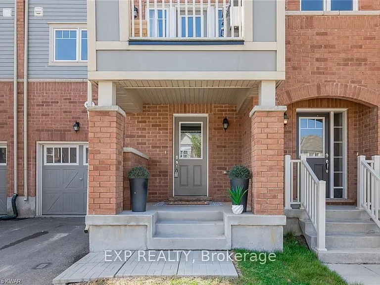 8 Stratus St — Photo 2