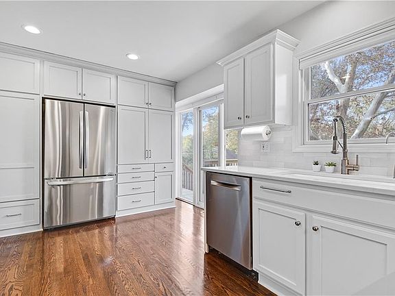 3rd image of 9220 Beverly Dr