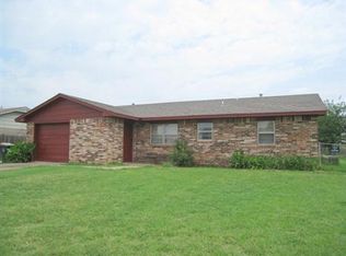 106 Seminole Dr, Comanche, OK 73529