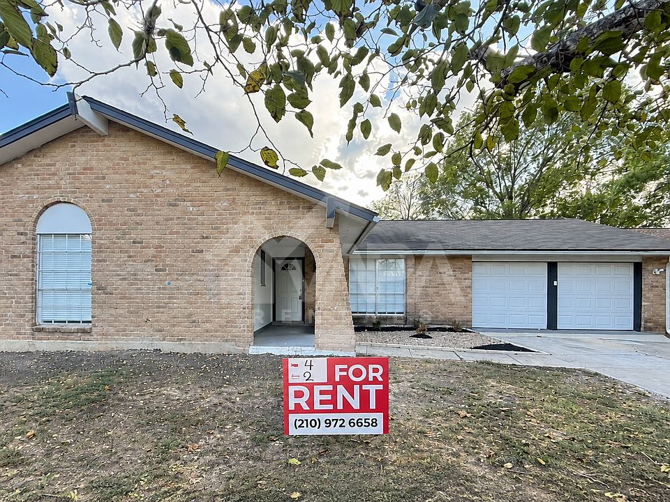 1st image of 307 Castle Ct
