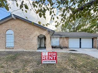 307 Castle Ct, Converse, TX 78109