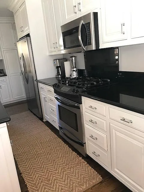 807 1/2 N McCadden Pl — Photo 3
