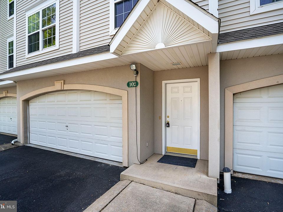 1st image of 102 Kenley Ct
