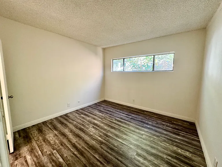 1230 W 29th St #14 — Photo 5
