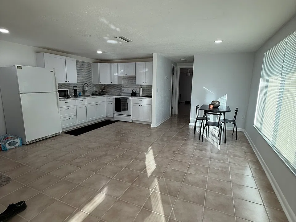 7 Manor Ct