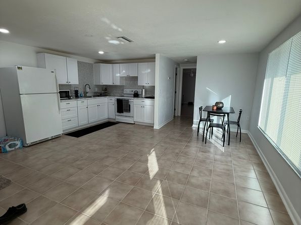 7 Manor Ct