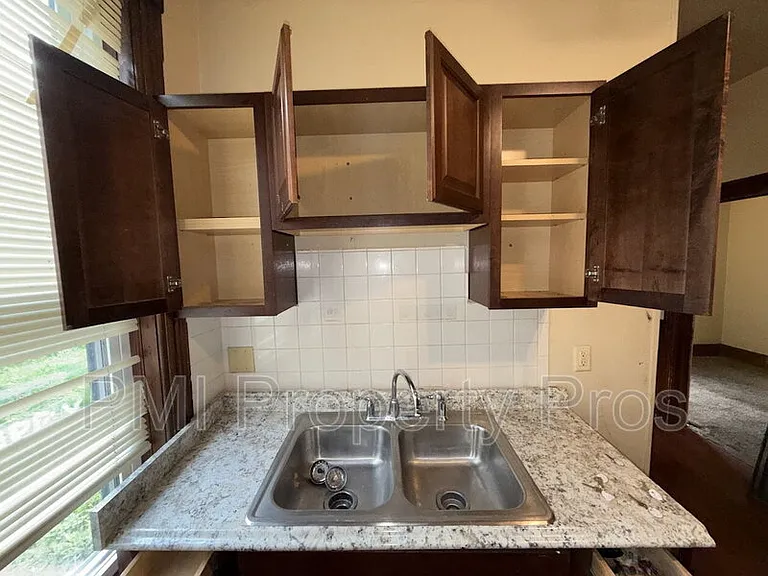 2439 N Dr William Finlayson St — Photo 1