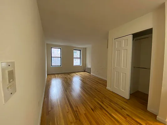 Rented by City Connections Realty | media 6