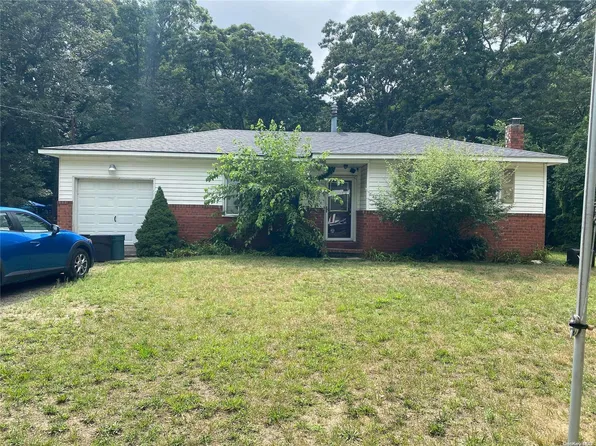 18 Margaret Drive, Coram, NY 11727