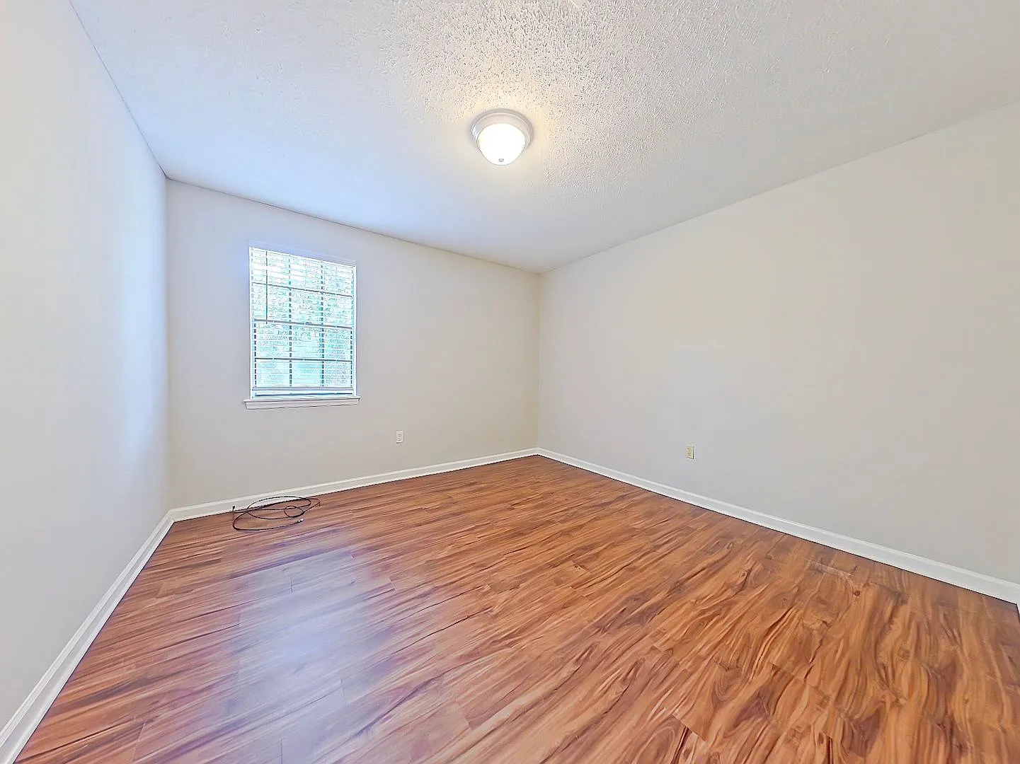 3 Bedroom 2 Bath Home in Martinez — Photo 2