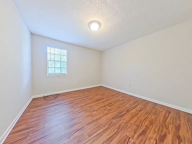 850 Brookfield Pkwy — Photo 2