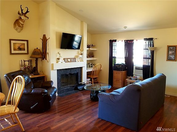 4th image of 109 Corrin Ct NW
