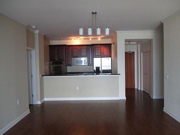4th image of 1235 S Prairie Ave #31