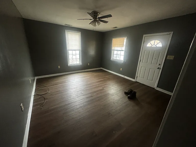 218 Robins St — Photo 2