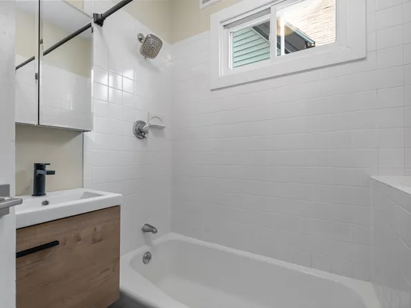 56 Hawthorne St #2, Somerville, MA 02144