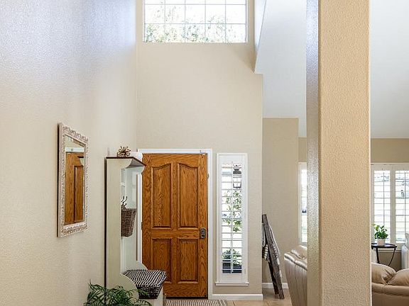 4th image of 156 Zinfandel Cir