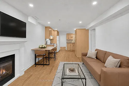 40 Venetian Cres #BASEMENT Photo 1