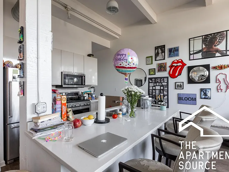 930 W Dakin St #2 — Photo 1