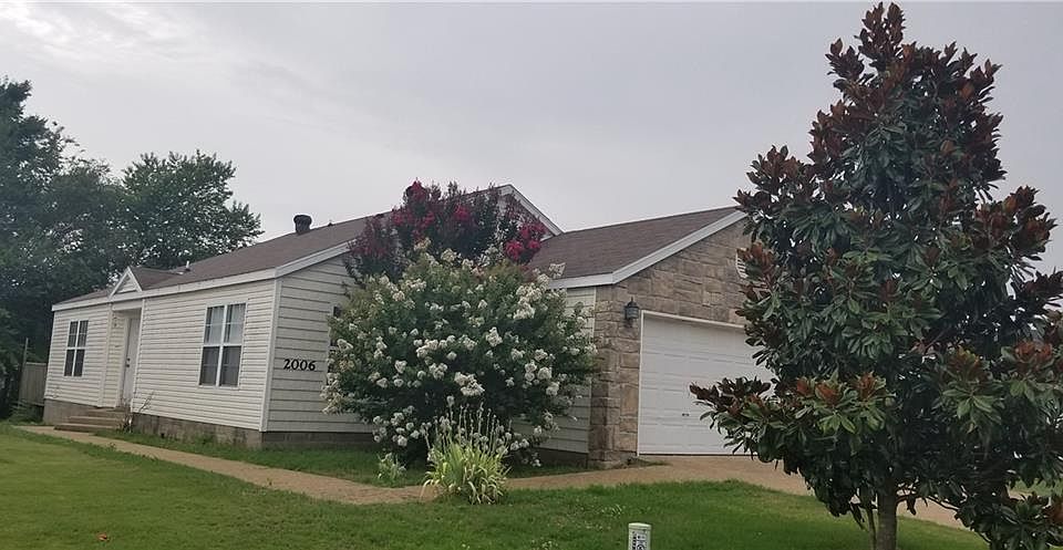 1st image of 2006 S Pinewoods Dr