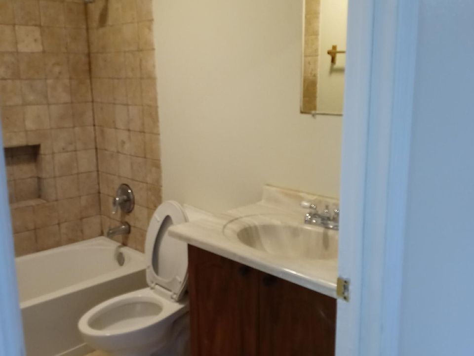 1st image of 1552 E 107th St