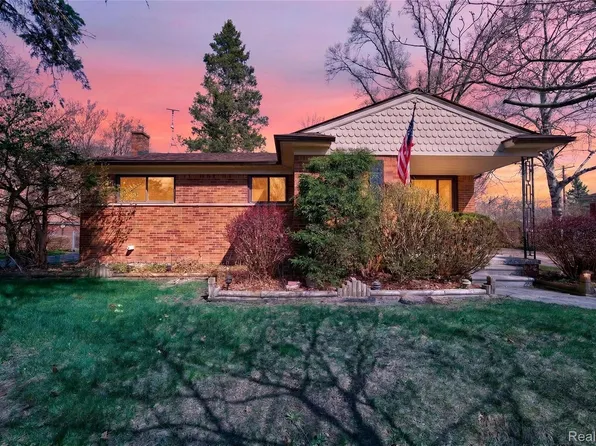 17198 Macarthur St, Redford, MI 48240